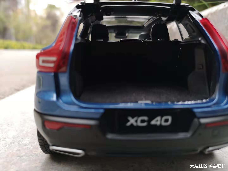 沃尔沃XC40艳影蓝1:18原厂汽车模型欣赏-第7张图片-太平洋在线下载