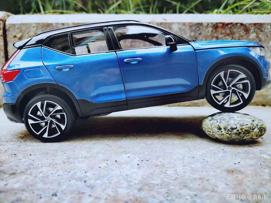 沃尔沃XC40艳影蓝1:18原厂汽车模型欣赏-第13张图片-太平洋在线下载